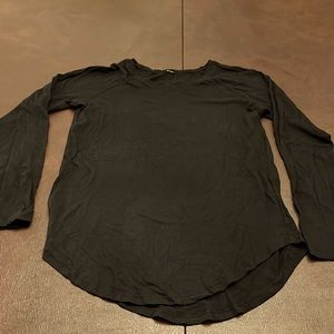 Black  Lululemon long sleeve light weight T shirt